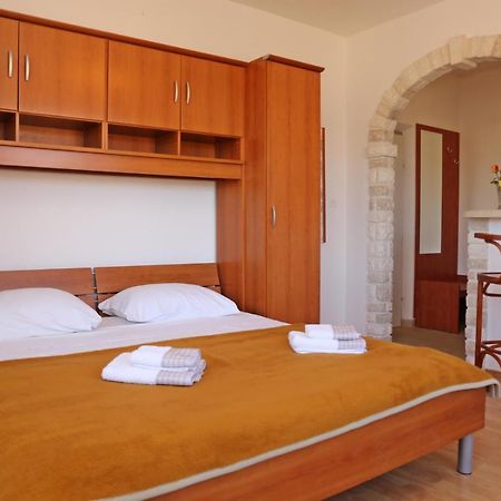 Pansion Marinka-Bire Rooms Lumbarda Ngoại thất bức ảnh